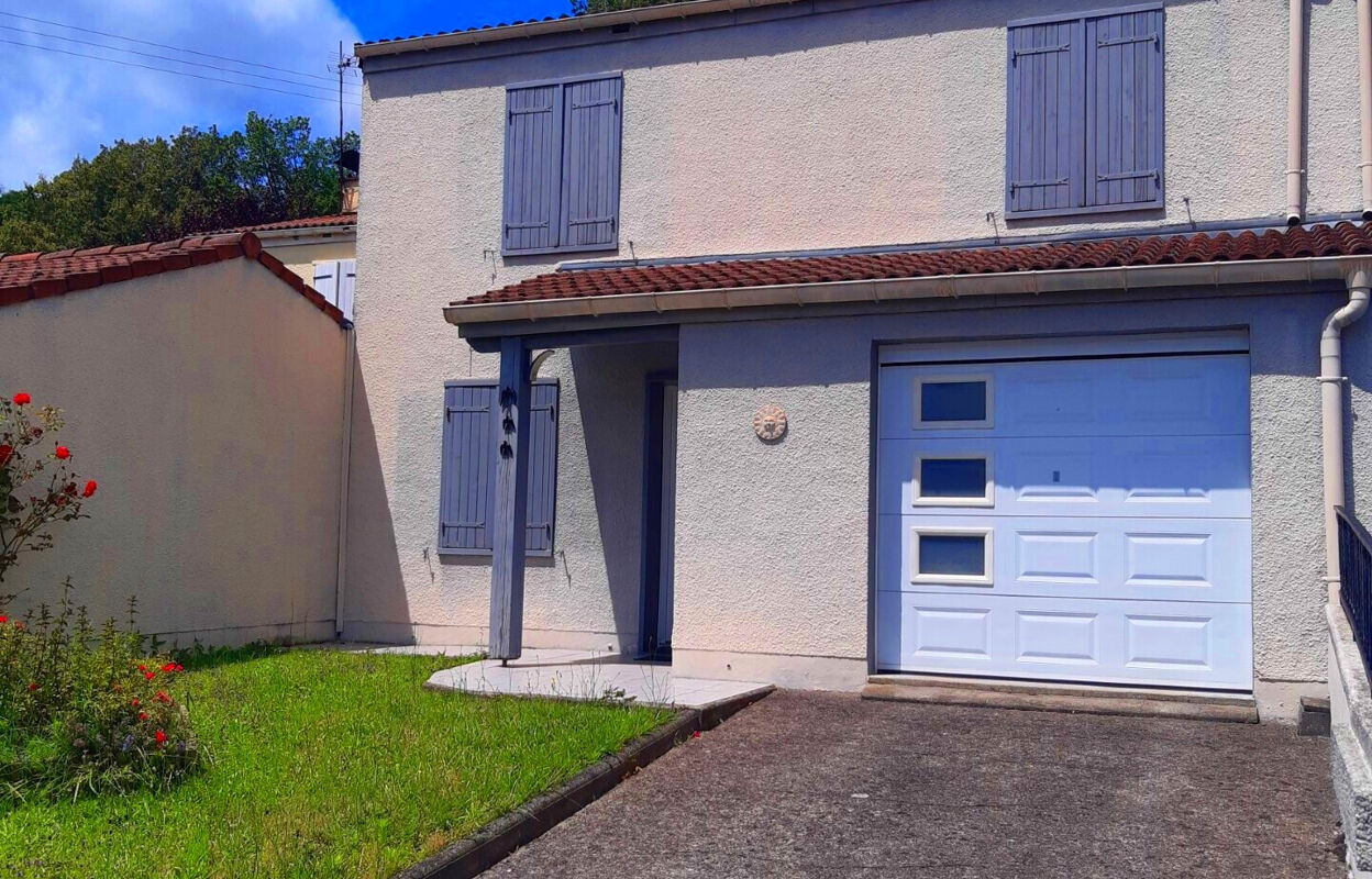 maison 4 pièces 92 m2 à vendre à Arpajon-sur-Cère (15130)