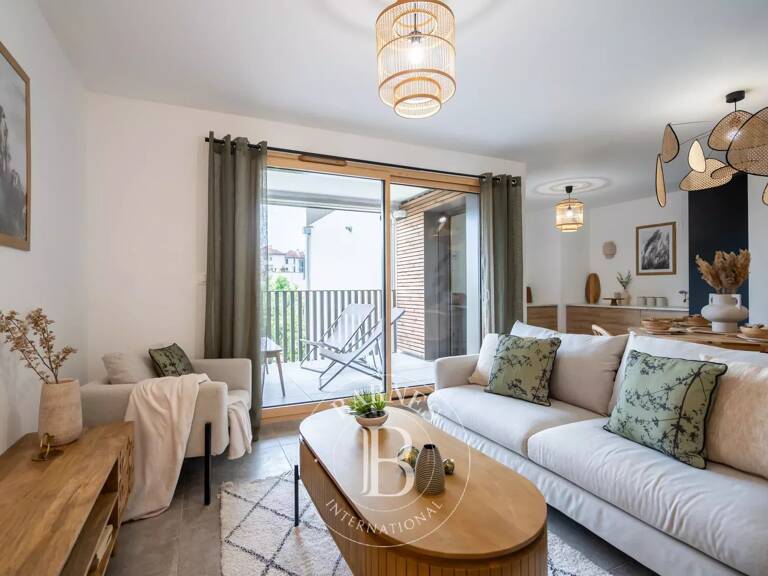 Lyon 3 - Montchat - Appartement de 66,66 m² - 2 chambres - Loggia de 7,48 m² côté jardin - 1 place parking sous-sol — photo 1