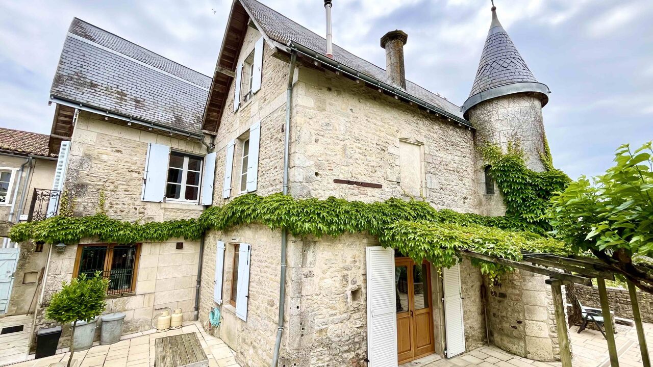 maison 9 pièces 209 m2 à vendre à Charroux (86250)