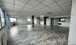 Bureau  290 m² à louer à Chassieu (69680)