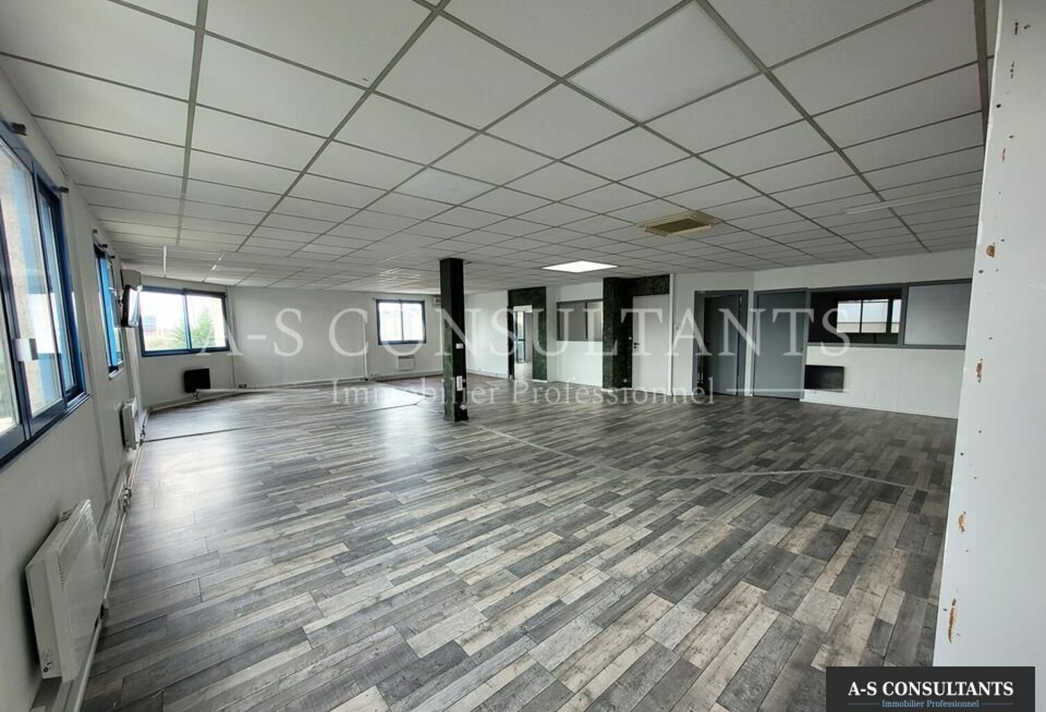 BUREAUX à louer — photo 1