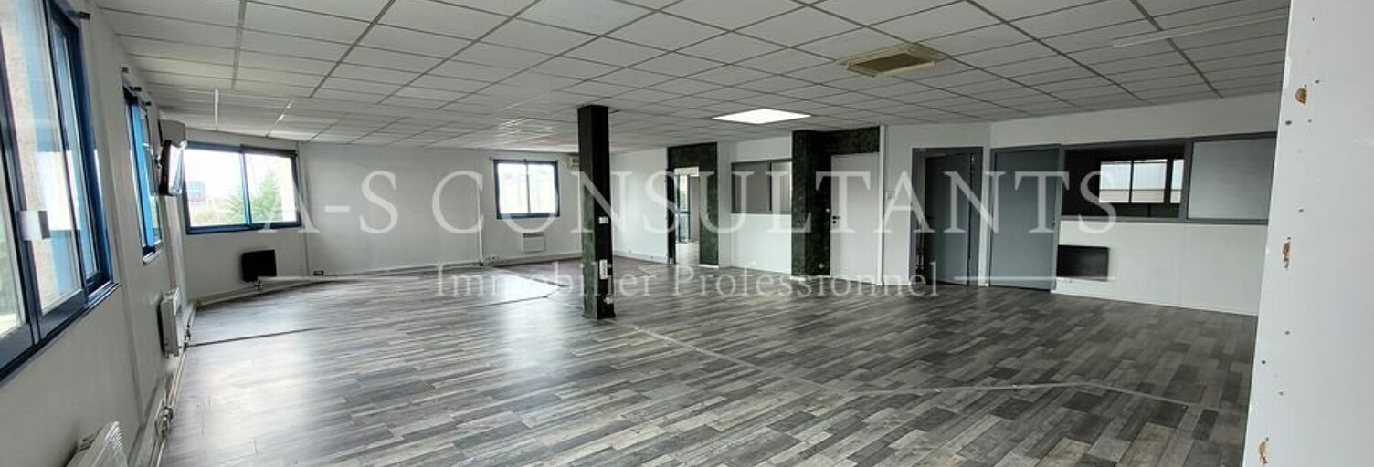 Bureau  290 m² à louer à Chassieu (69680)