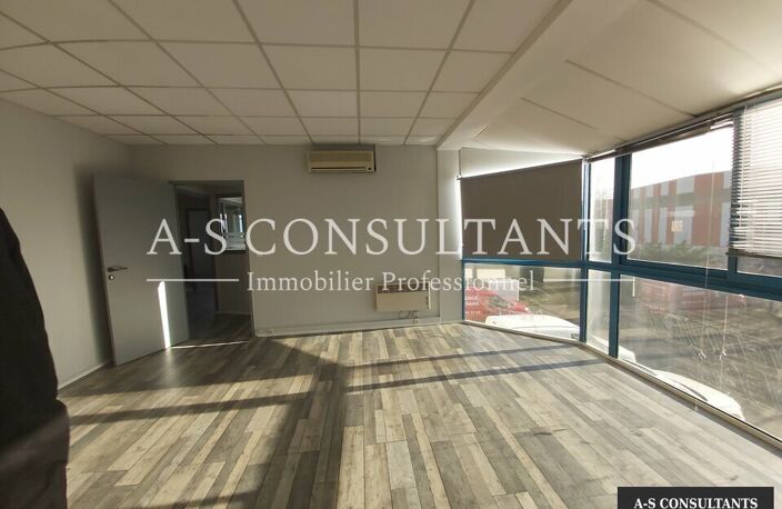 BUREAUX à louer — photo 2