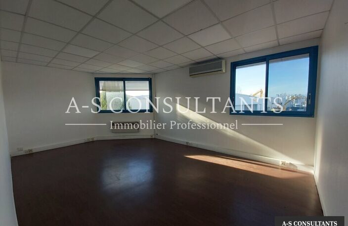 BUREAUX à louer — photo 3