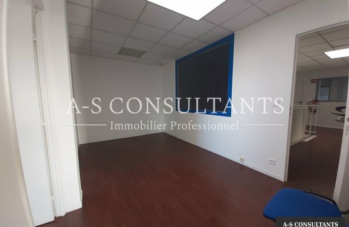 BUREAUX à louer — photo 4