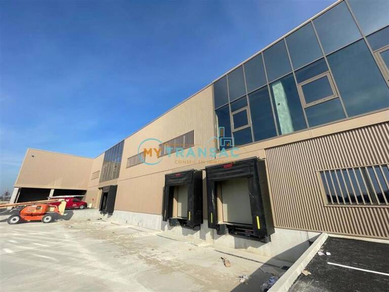 A VENDRE Locaux Neufs à partir de 2 788m² à Tremblay Parc Aérolians — photo 1