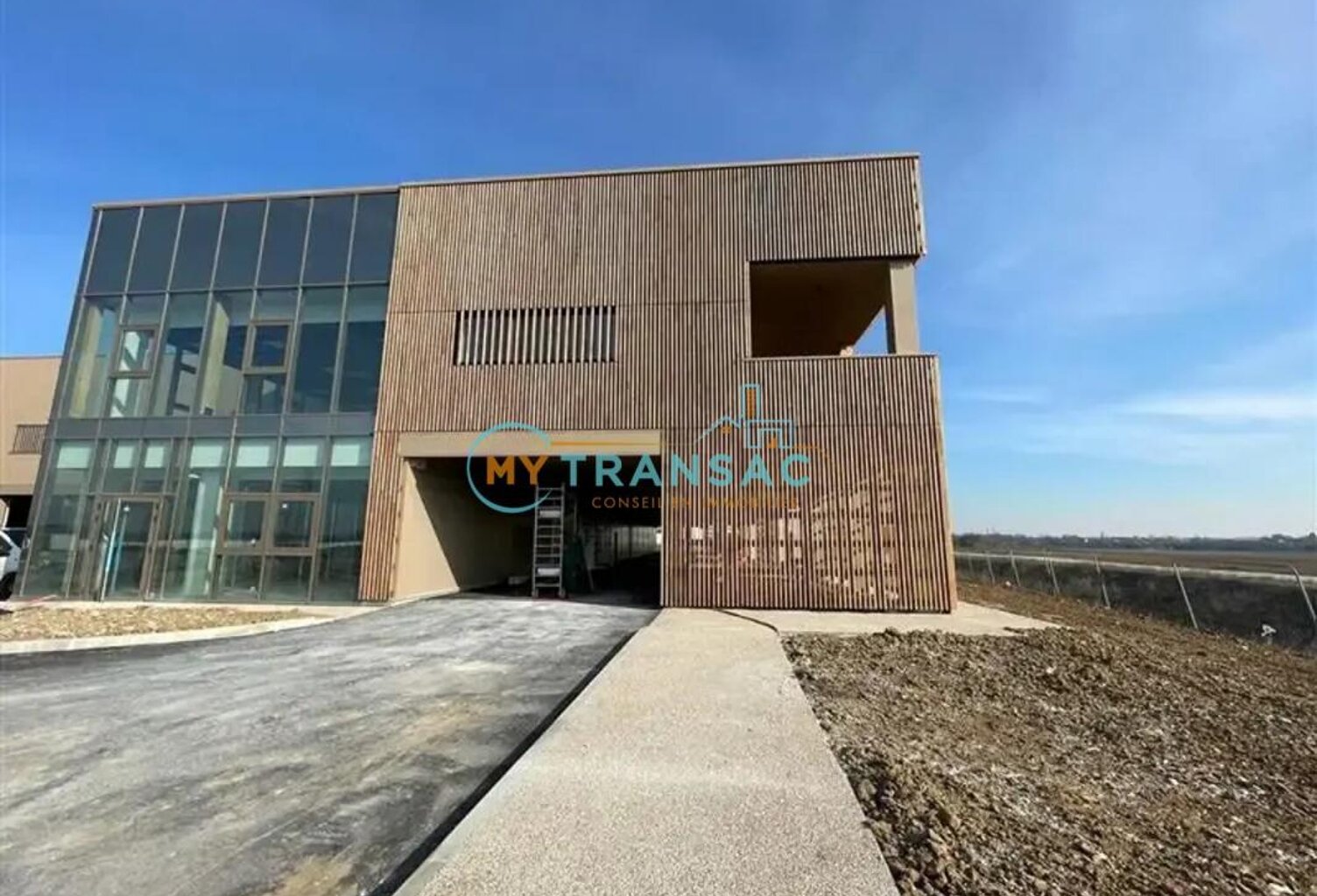 A VENDRE Locaux Neufs à partir de 2 788m² à Tremblay Parc Aérolians — photo 1