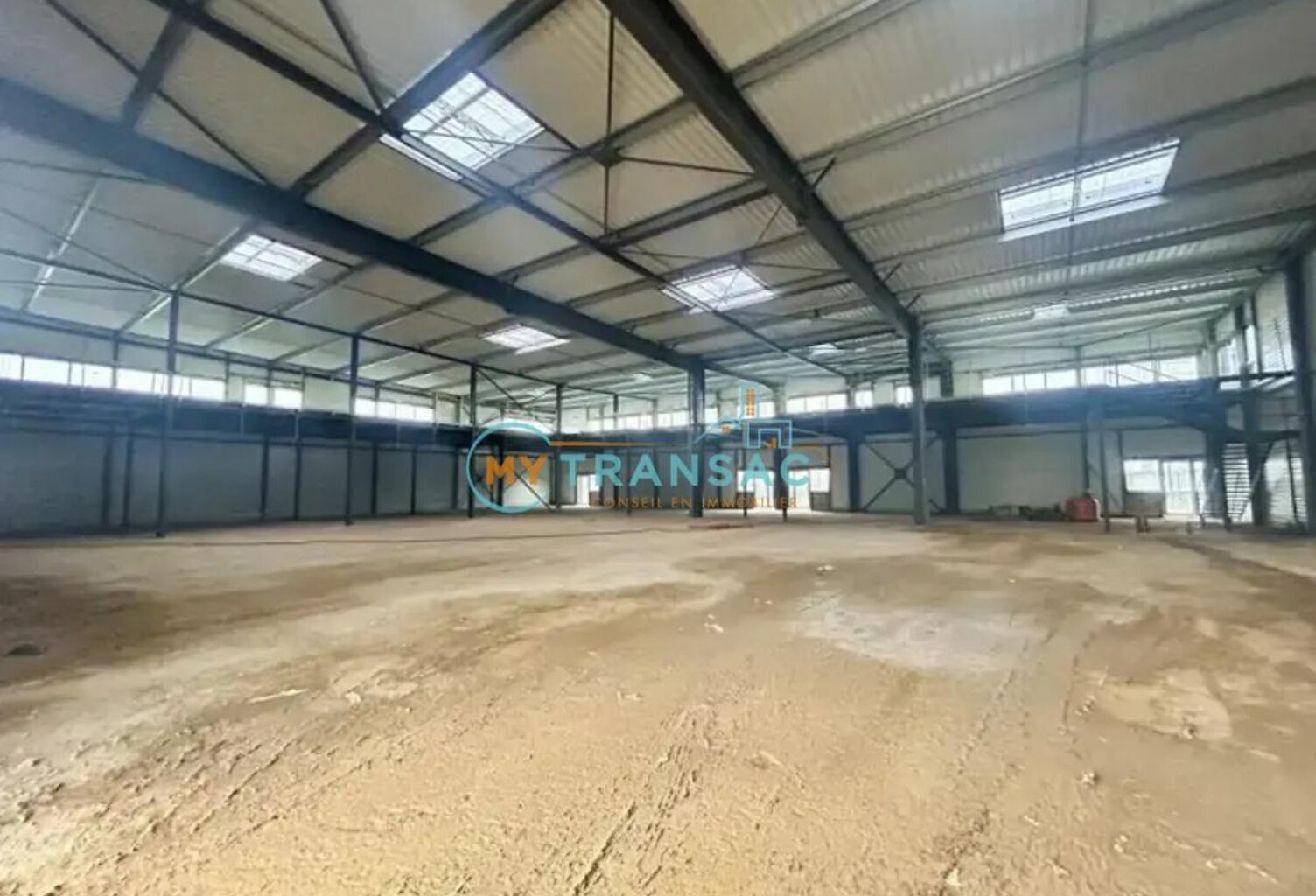 A LOUER Cellules d'activités neuves à partir de 358m² à LOUVRES — photo 1