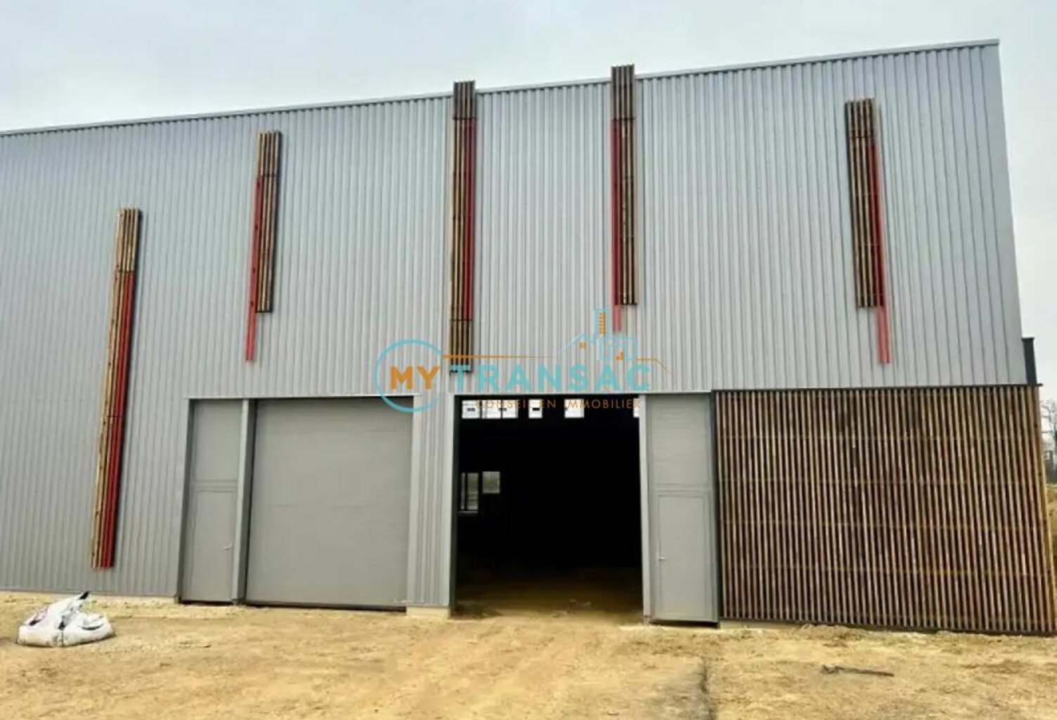 A LOUER Cellules d'activités neuves à partir de 358m² à LOUVRES — photo 1