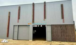 Local industriel  738 m² à louer à Louvres (95380)