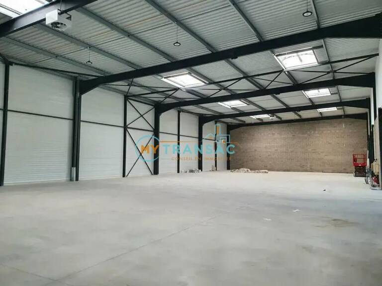A Vendre Locaux Neufs à partir de 630m² situé à Buchelay — photo 1