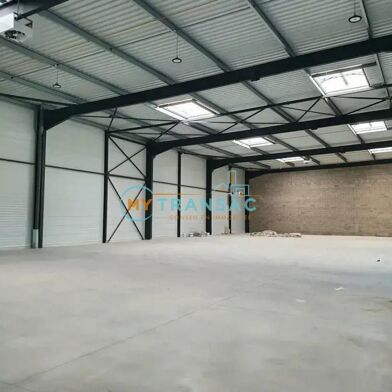 Local industriel 693 m²