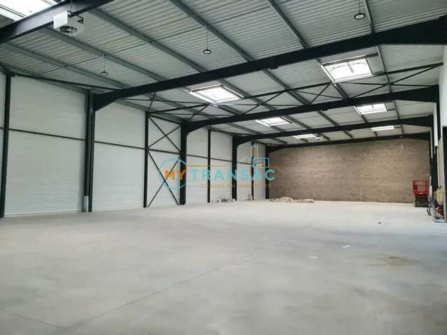 A Vendre Locaux Neufs à partir de 630m² situé à Buchelay — photo du bien
