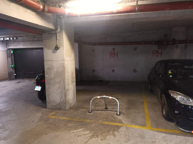 Parking/Box 1 emplacement — photo du bien