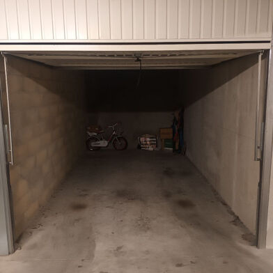Garage  49000 €