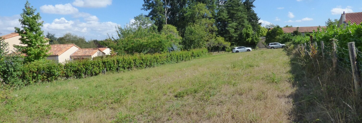 Terrain  966 m² à vendre à Chantonnay (85110)