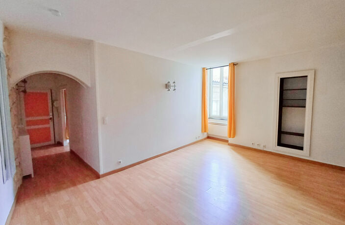 AUBENAS CENTRE - APPARTEMENT 2 PIECES 50m2 — photo 3