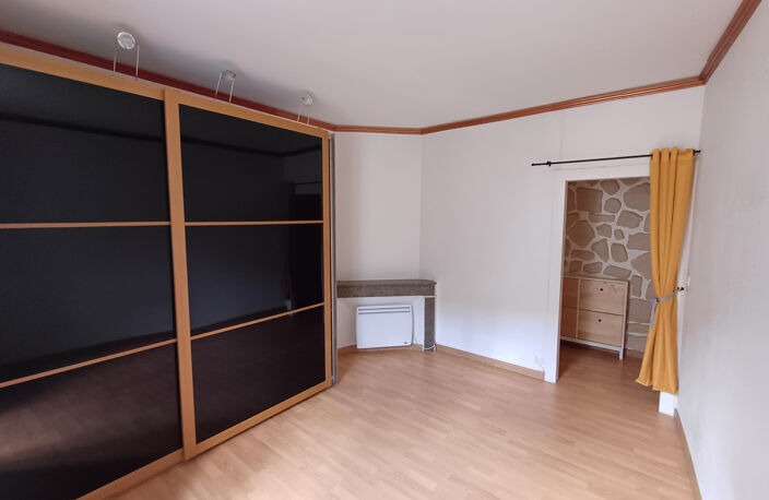 AUBENAS CENTRE - APPARTEMENT 2 PIECES 50m2 — photo 4