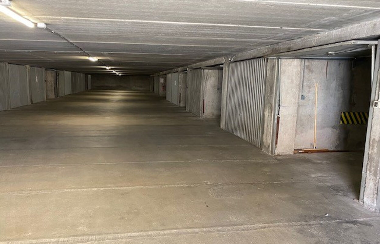 garage  pièces 15 m2 à louer à Roanne (42300)