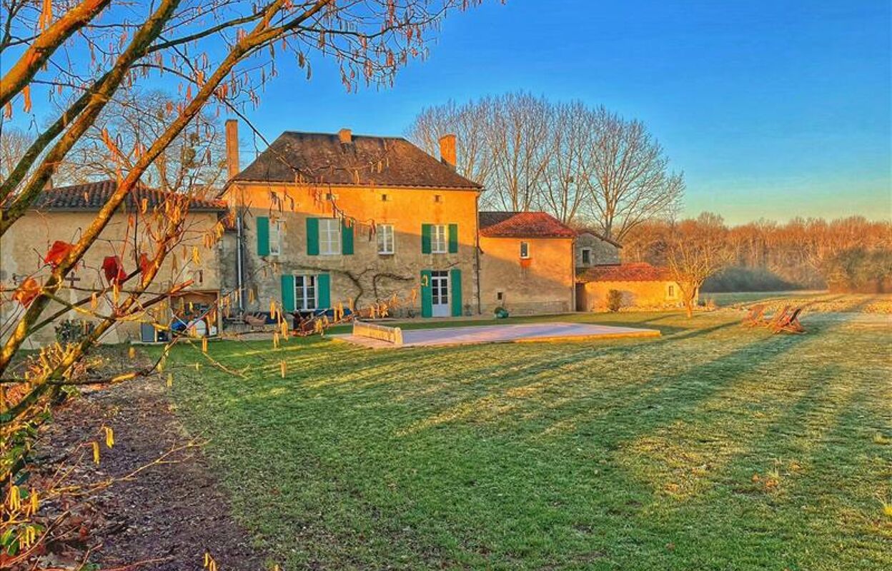 maison 9 pièces 503 m2 à vendre à Château-Garnier (86350)