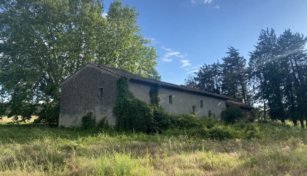 Propri&eacute;t&eacute; 6 pièces  à vendre Sénas 13560