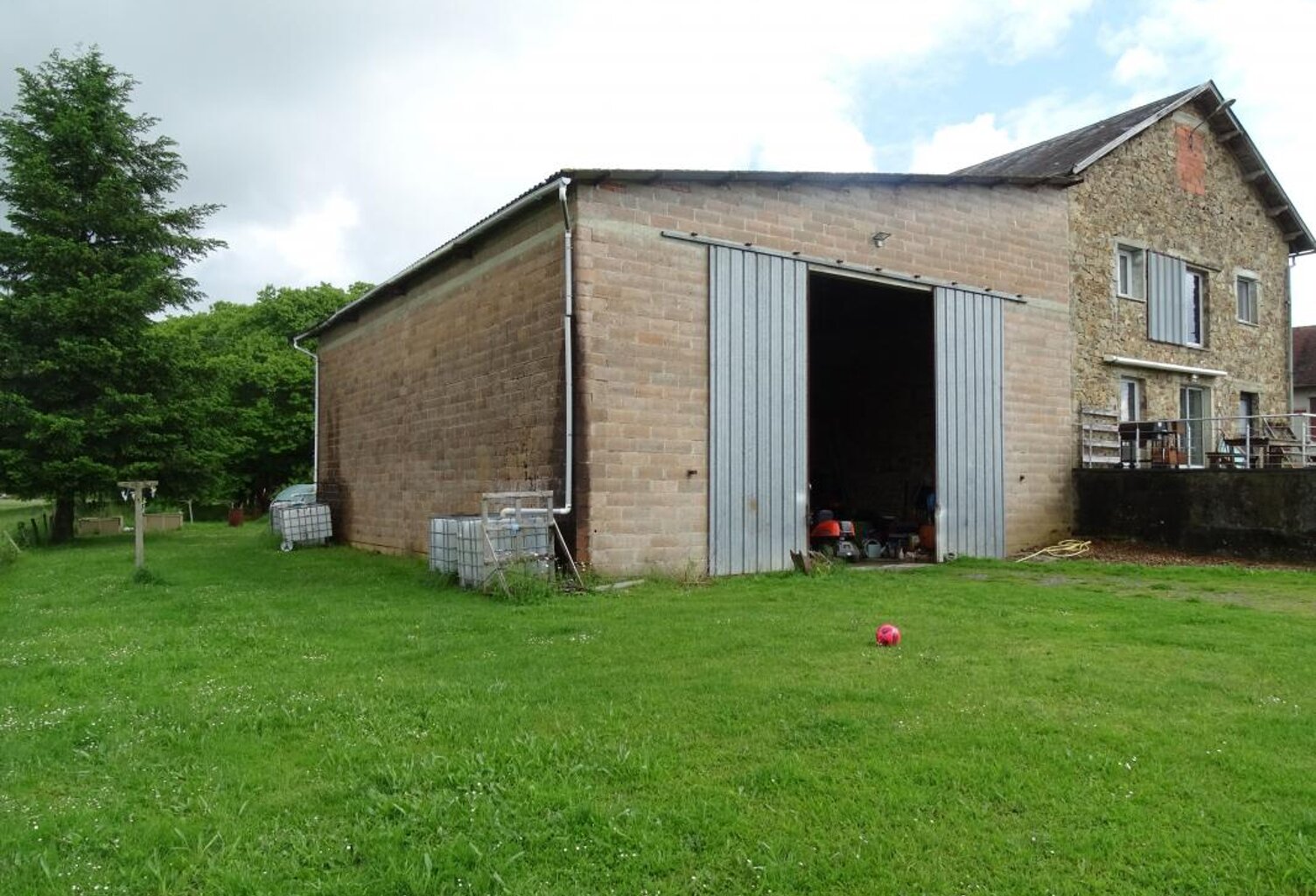 Maison en pierre 249 m2 autonome énergétiquement avec dépenda... — photo 1