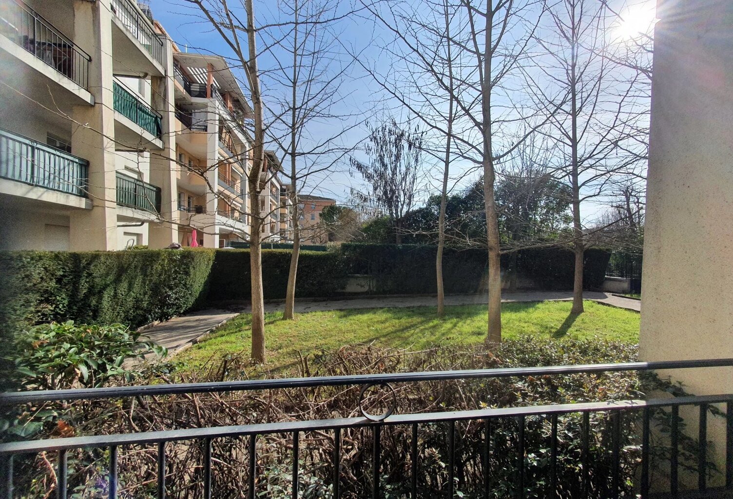 Studio meublé avec balcon et parking — photo 1