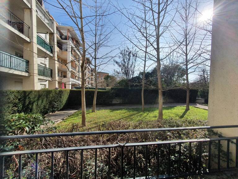 Studio meublé avec balcon et parking — photo 1