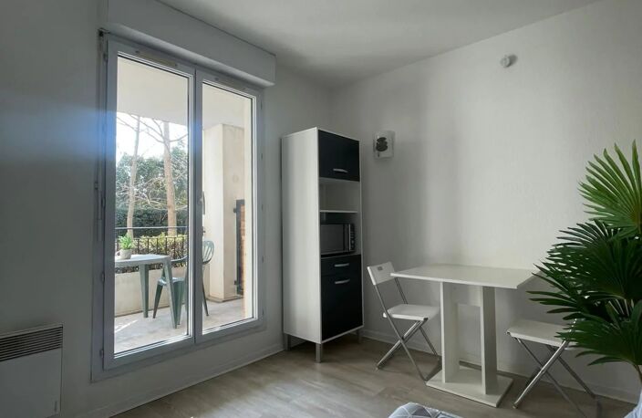 Studio meublé avec balcon et parking — photo 3