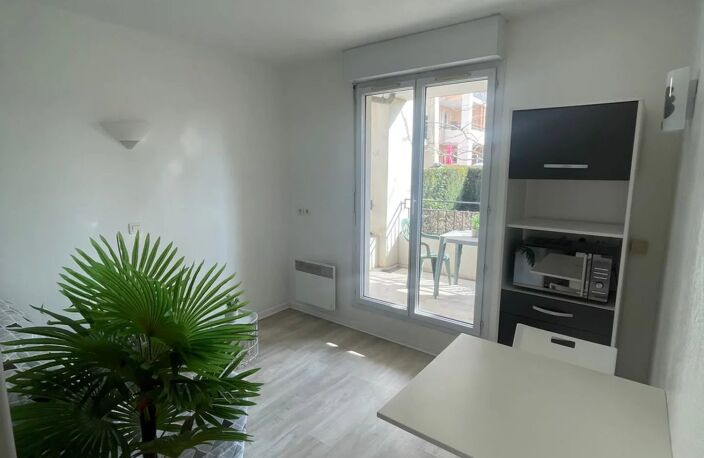 Studio meublé avec balcon et parking — photo 4