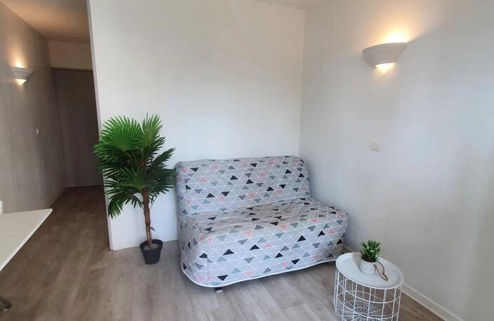 Studio meublé avec balcon et parking — photo 5