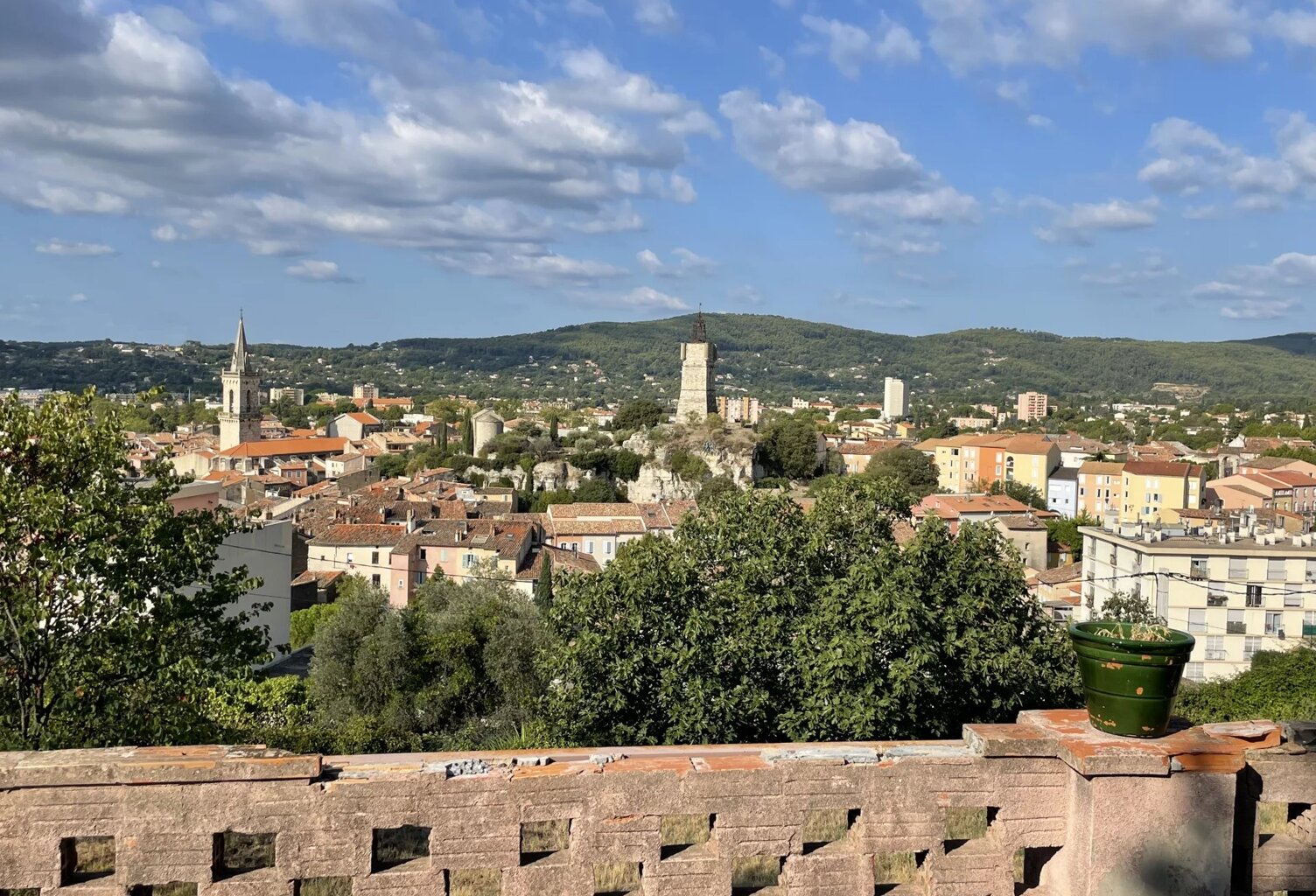 PROPRIÉTÉ À DRAGUIGNAN AVEC DÉPENDANCES, VUE PANORAMIQUE SUD — photo 1
