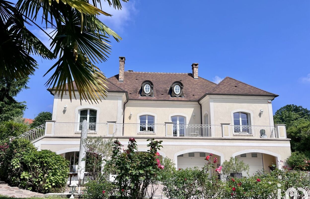 maison 10 pièces 326 m2 à vendre à Sainte-Geneviève-des-Bois (91700)