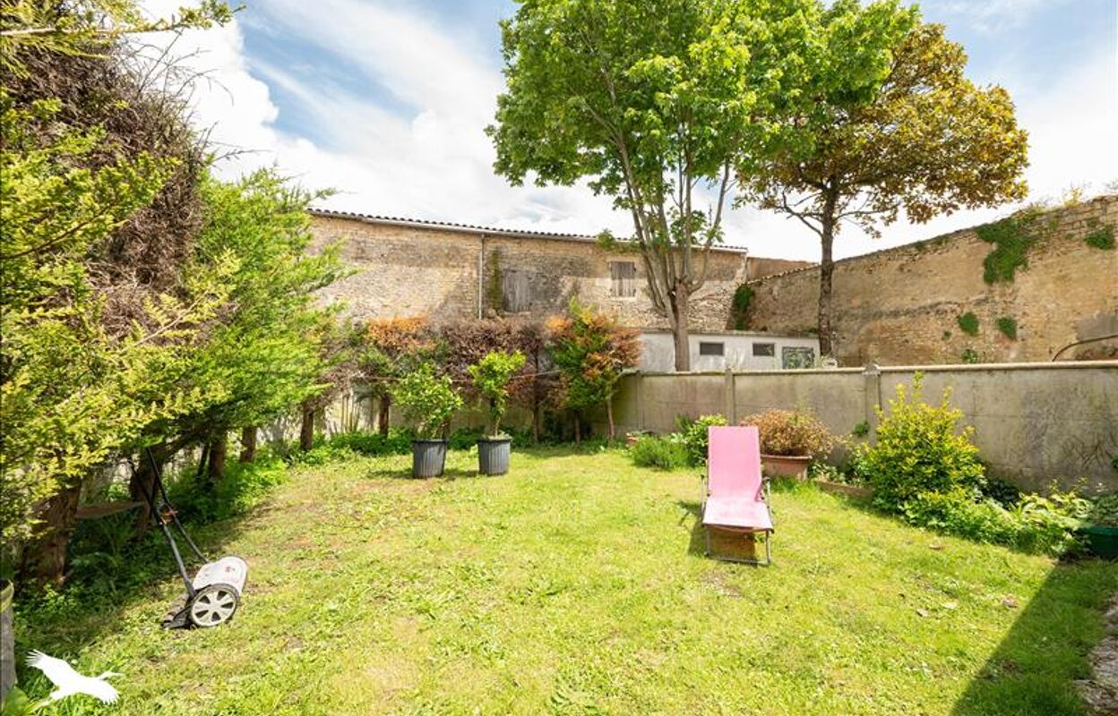 maison 10 pièces 250 m2 à vendre à Saujon (17600)