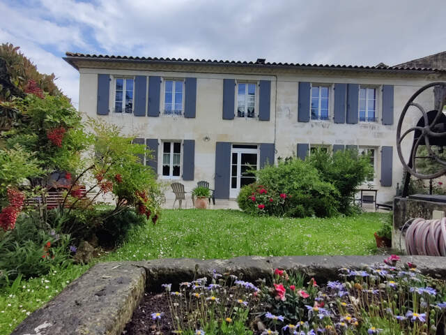 Maison 5 pièces 160 m² à Tesson — photo du bien