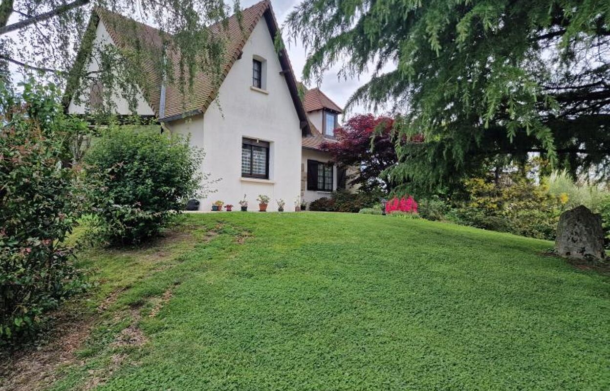 maison 6 pièces 131 m2 à vendre à Parthenay (79200)