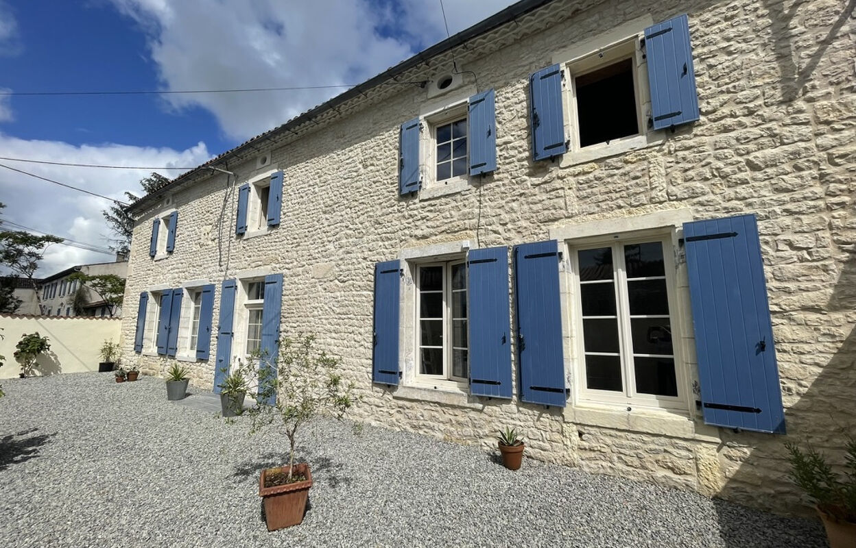 maison 7 pièces 221 m2 à vendre à Loiré-sur-Nie (17470)