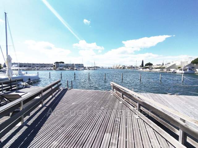 Marina P3 rez-de-jardin au calme avec parking attenant.<BR>Très b — photo du bien