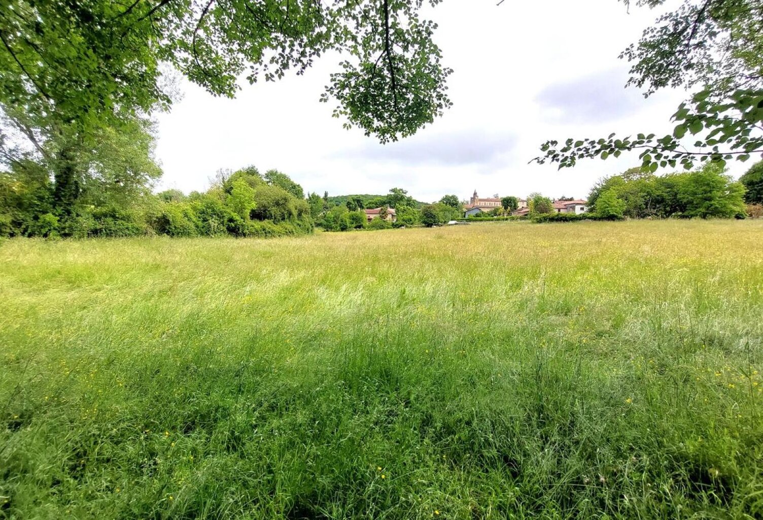 TERRAIN CONSTRUCTIBLE DE 6.200 M² A UN PRIX ATTRACTIF SECTEUR 'P — photo 1