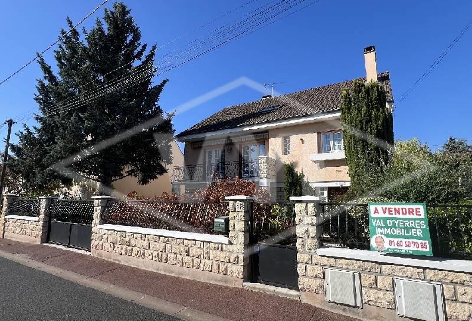 Vente maison 7 pièces 140 m² Combs-la-Ville (77380) — photo 1