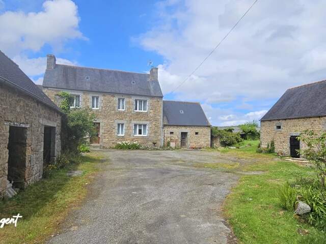 BEL ENSEMBLE IMMOBILIER À RÉNOVER — photo du bien
