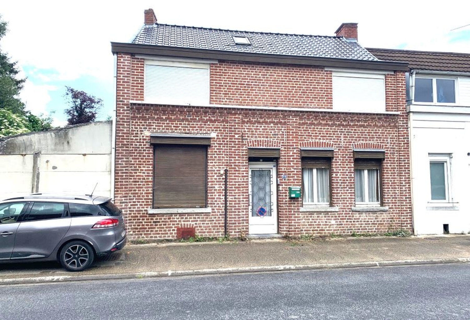 Maison de campagne semi individuelle bâtie sur un beau terra — photo 1