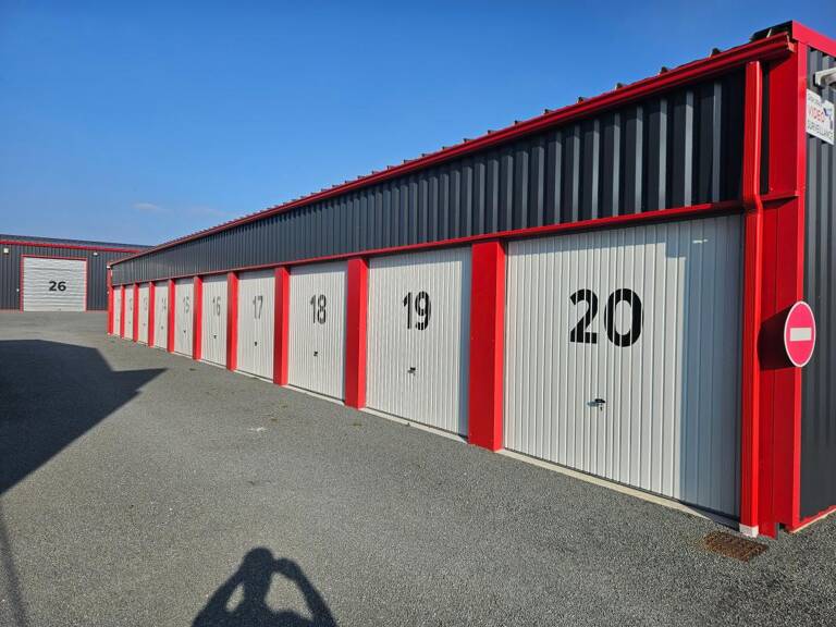 LOCATION BOX / GARAGE — photo 1