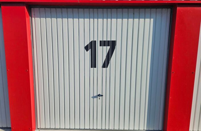 LOCATION BOX / GARAGE — photo 3
