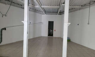 Local industriel  100 m² à louer à Les Abymes (97139)