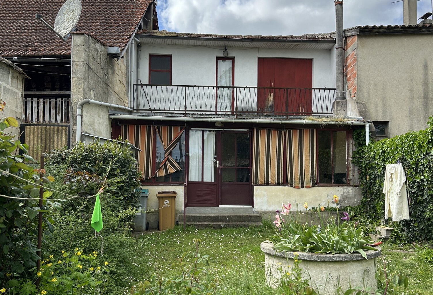 GUITRES Centre du village Maison T4 avec jardin — photo 1