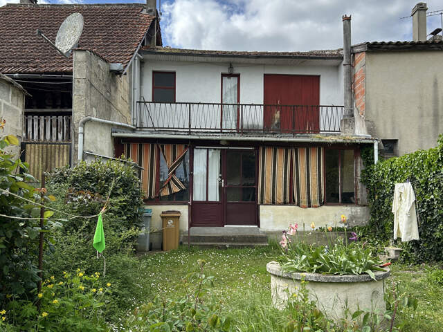 GUITRES Centre du village Maison T4 avec jardin — photo du bien