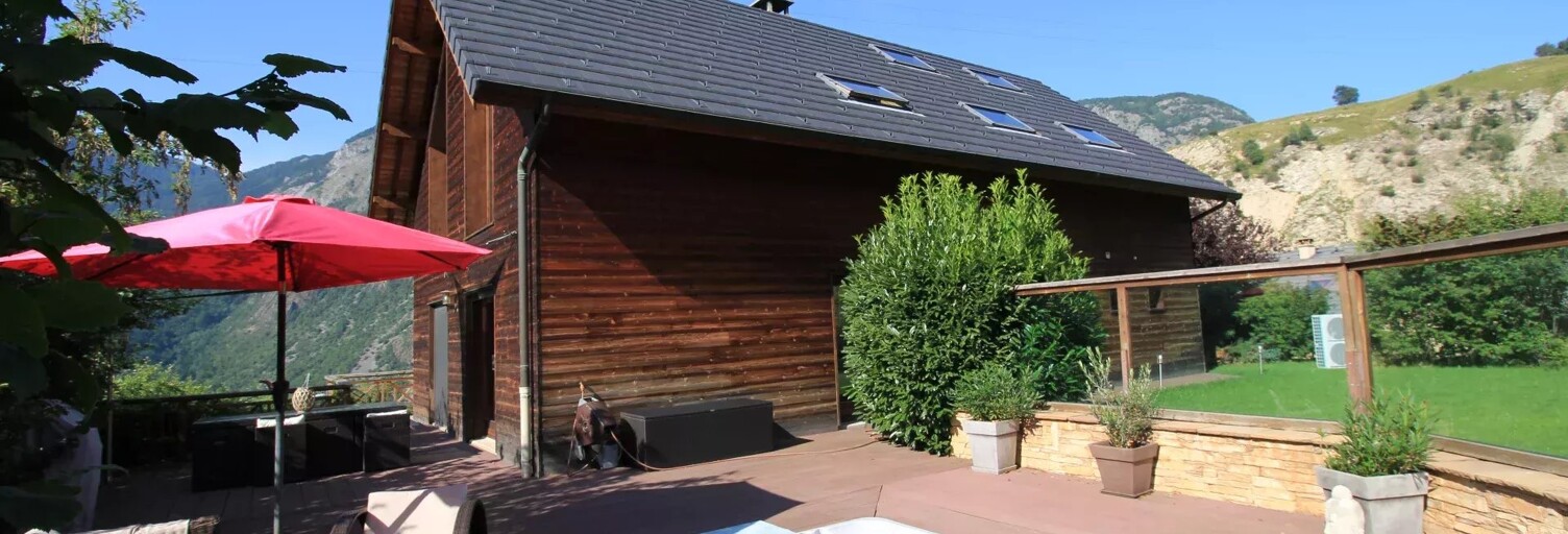 Maison 12 Pièces 223 m² à vendre à Saint-Michel-de-Maurienne (73140)