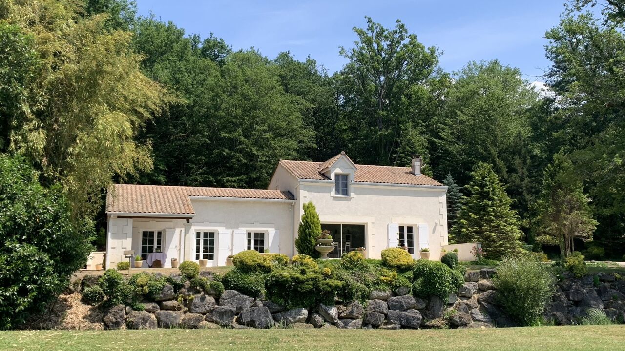 maison 6 pièces 245 m2 à vendre à Rougnac (16320)