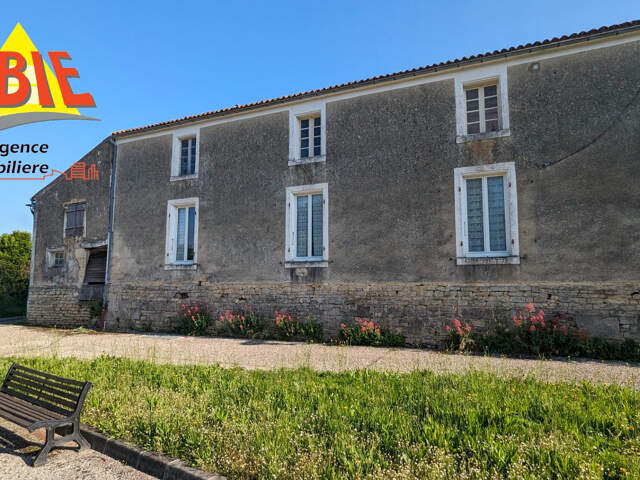 Maison de bourg à rénover entièrement sur Maillé Marais Poit — photo du bien